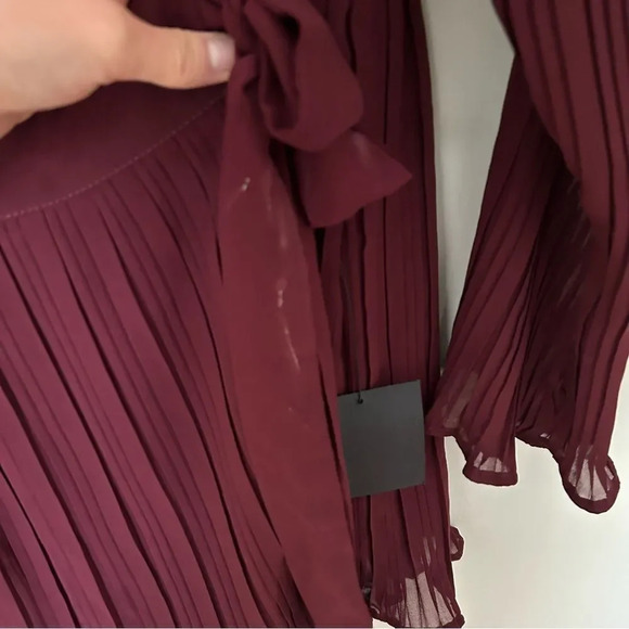 NWT Lulu's Embrace Your Beauty Burgundy Pleated Long Sleeve Skort Romper Size L - Picture 4 of 12